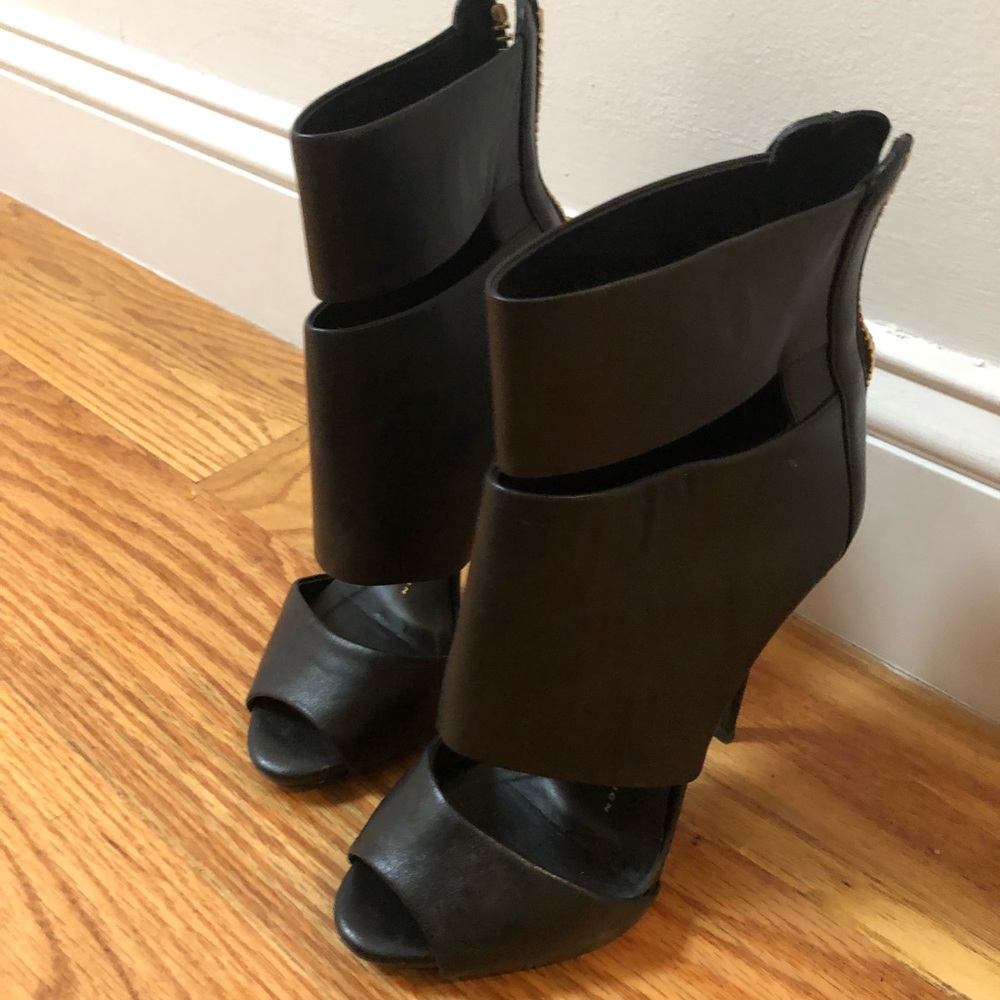 Giuseppe zanotti black heels 35 1/2